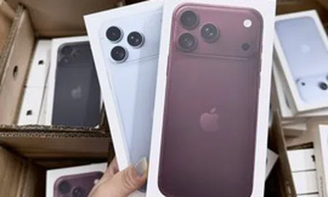 Tăng gấp đôi nguồn cung, iPhone 18 Pro Max vẫn cháy hàng, dân buôn bán chênh 4-6 triệu đồng
