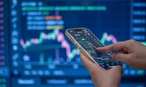 Chứng khoán tuần qua: Thị trường rung lắc mạnh, người nhà lãnh đạo PNJ liên tục thoái vốn