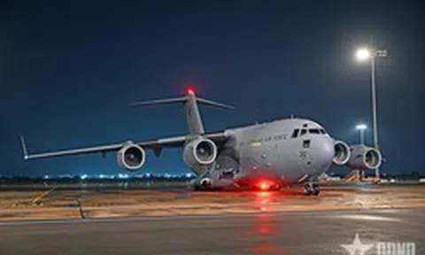 Một máy bay khổng lồ sải cánh dài 52m, cao gần 17m vừa đáp Tân Sơn Nhất, không thấy trên web theo dõi chuyến bay, làm nhiệm vụ đặc biệt liên quan Việt Nam