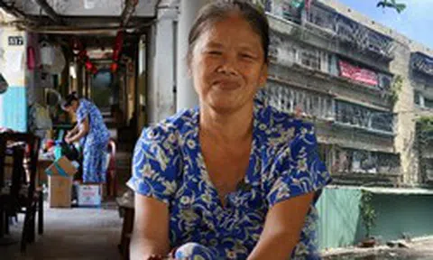 Những cư dân cuối cùng ở lại cư xá hơn 50 năm tuổi tại TP.HCM: "Lúc về đây cô mới 13 tuổi, giờ 64 tuổi rồi"