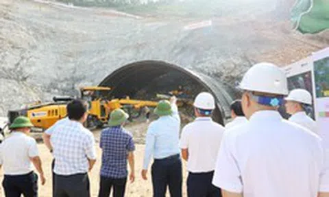 Việt Nam đang đào hầm xuyên núi dài gần 500m, thuộc dự án 24.000 tỷ đồng: Đèo Cả trực tiếp thi công, lãnh đạo tỉnh kỳ vọng hoàn thành ngay năm nay