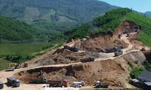 Phú Thọ: Rầm rộ bạt núi 'tận thu' đất đá, bụi bay trắng trời