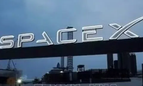 SpaceX huy động 40 tỷ USD để mua chip Nvidia