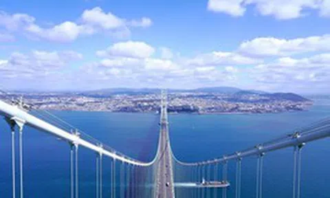 Huy động 200.000 tấn thép và 1,42 triệu mét khối bê tông để xây siêu công trình giữ kỷ lục dài nhất thế giới gần 1/4 thế kỷ