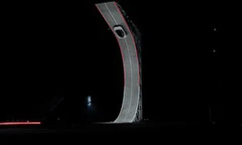 Xe điện biết 'diễn xiếc' của siêu tỷ phú Elon Musk: Lộn ngược giữa không trung rồi hạ cánh an toàn, mất chưa đến 1 giây để tăng tốc từ 0 lên 96km/h