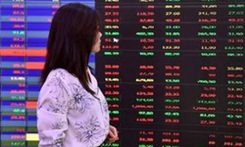 Chứng khoán tuần qua: Thị trường hồi phục phiên cuối tuần, khối ngoại vẫn miệt mài thoát hàng