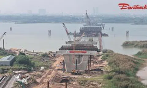 Cầu Thượng Cát sau một năm thi công: Ba trụ tháp dần thành hình giữa sông Hồng