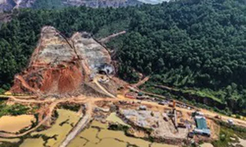 Đèo Cả đang đào hầm xuyên núi dài gần 500m trên tuyến cao tốc kết nối với Lào, quyết thông hầm ngay năm sau