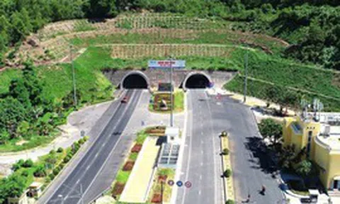Huy động 100.000 m3 bê tông xây siêu hầm xuyên núi dài nhất Việt Nam: tổng vốn 3.000 tỷ đồng, rút ngắn thời gian di chuyển 1 giờ xuống còn 10 phút