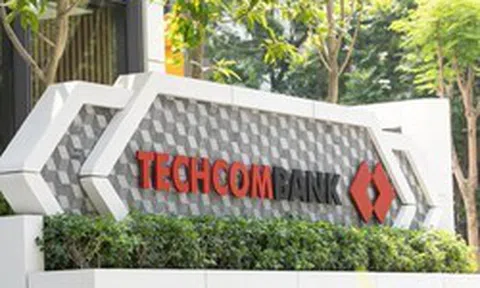 Nguồn thu dịch vụ tăng 40%, Techcombank củng cố vị thế dẫn đầu, lợi nhuận quý 3 lập kỉ lục mới