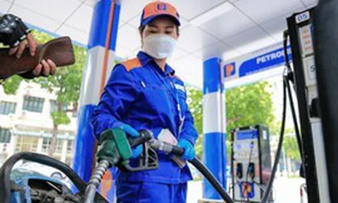 Thủ tướng yêu cầu khắc phục triệt để tình trạng mua bán xăng dầu lòng vòng