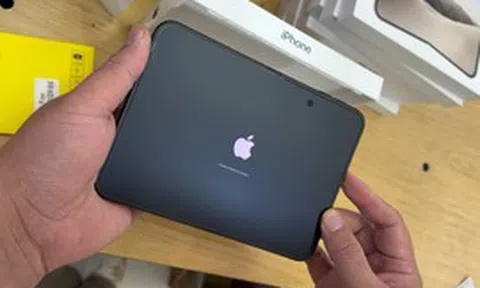 Video 'đập hộp' sớm iPhone Duo trước ngày mở bán