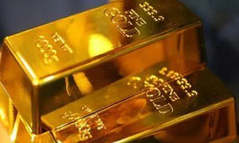 Giá vàng hôm nay 24/10: Vàng thế giới lao dốc, thủng mốc 4.000 USD/ounce