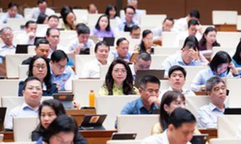 Quốc hội thảo luận về đề xuất hoãn xuất cảnh nếu 'chây ỳ' nộp phạt hành chính