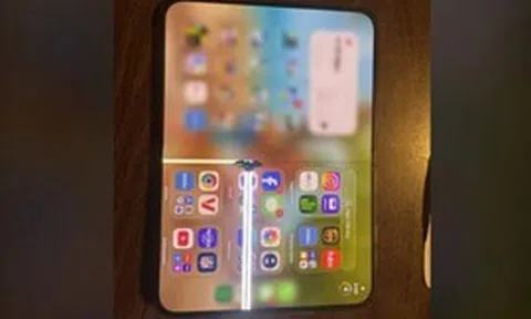Chủ iPhone Duo tố bị từ chối bảo hành dù máy hỏng màn hình chỉ sau 3 giờ