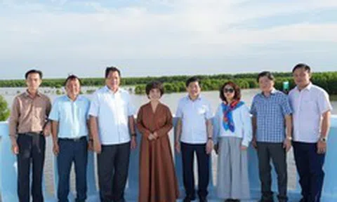 Trực tiếp đến tỉnh được mệnh danh là ' vùng đất biết nở', AHLĐ Thái Hương cùng đoàn công tác Tập đoàn TH muốn tìm hiểu một điều đặc biệt