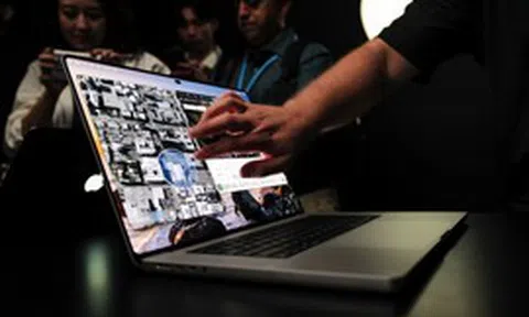 Đây là MacBook Pro cảm ứng: Màn OLED đen sâu, Dynamic Island lên Mac kích thước siêu nhỏ