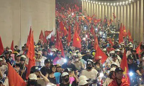 Việt Nam vừa chứng kiến một kỷ lục chưa từng có, lần đầu tiên vượt ngưỡng 1.000 tỷ USD