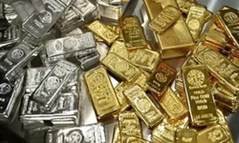 Giá vàng thế giới 'lao dốc' mạnh nhất 1 năm qua