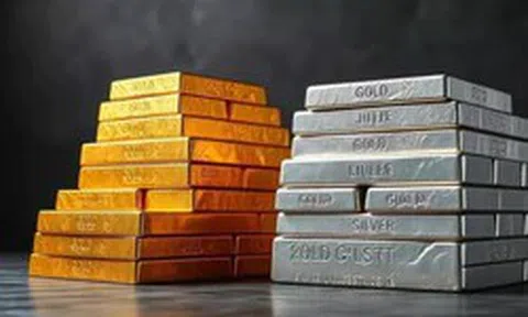 Vàng rơi gần 4%, bạc mất 6%, loạt cá mập mạnh tay "gom hàng"