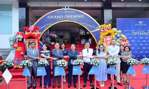 RA MẮT NGÀNH HÀNG VÁN SÀN CAO CẤP TẠI SHOWROOM NGUYỄN HỮU THỌ UUVIET SOLUTIONS KHẲNG ĐỊNH THAM VỌNG MỞ RỘNG THỊ TRƯỜNG KINH DOANH