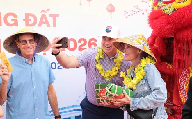 Hình ảnh tàu du lịch hạng sang đưa gần 600 khách “xông đất” Đà Nẵng