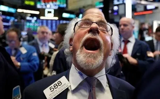 Khối ngoại bán ròng đột biến hơn 1.200 tỷ đồng phiên đầu năm Bính Ngọ, cổ phiếu nào bị "xả" mạnh nhất?