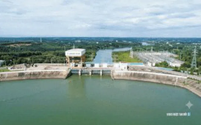'Lên đời' đại công trình của Việt Nam: Đào 400.227 m3 đất đá, đổ 48.354 m3 bê tông, lắp đặt 2.103 tấn thiết bị