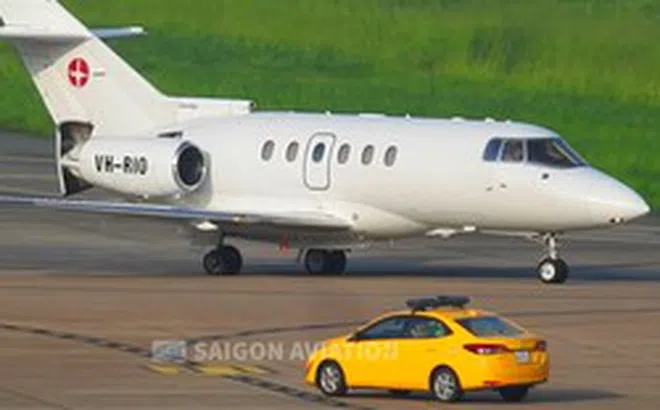 Máy bay tí hon dài 16m, tốc độ 828 km/h xuất hiện tại TP.HCM: Không chở khách thường, bên trong là nơi giành giật sự sống